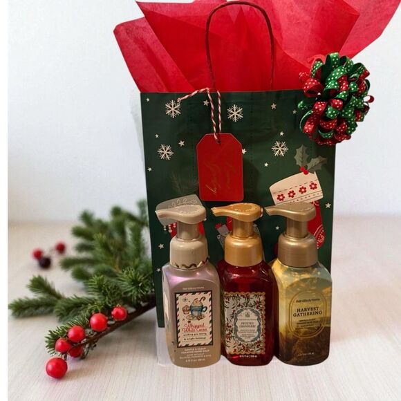 XMS-16                               
Bath & Body Works Holiday Hand Soap Trio - Picture 1 of 1